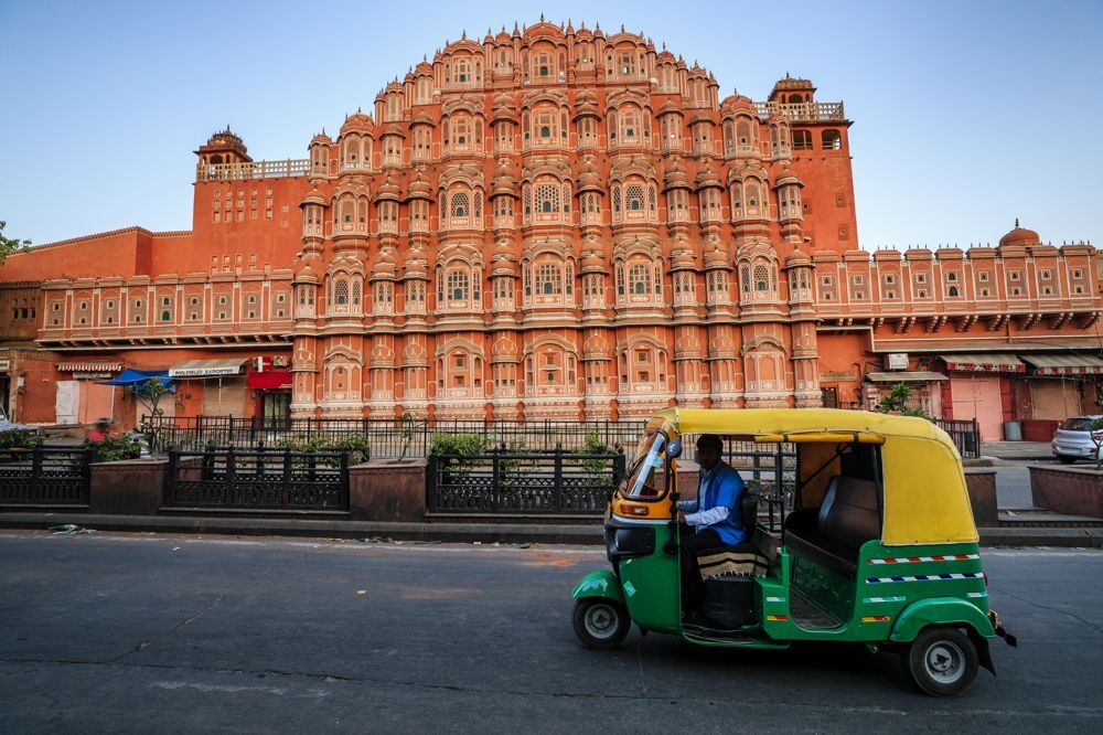 Hawa Mahal and street life in Jaipur