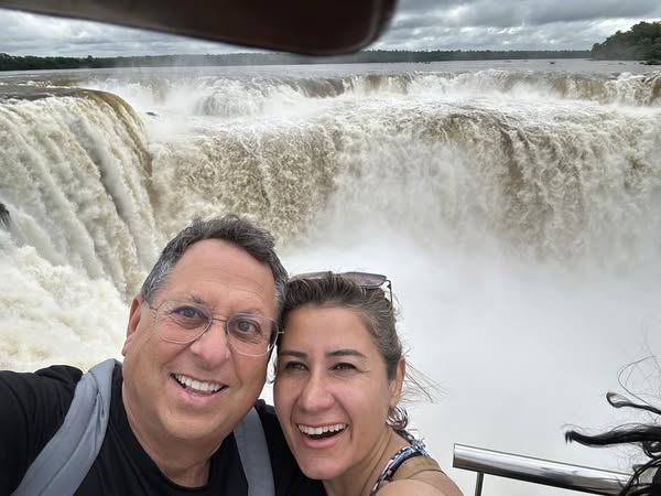 A couple at the Devil's Throat, Iguazu Falls